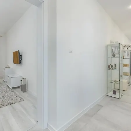 Spacious Grunwaldzka 77 Wrzeszcz By Renters Apartment